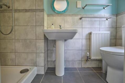 Refitted En Suite Shower Room