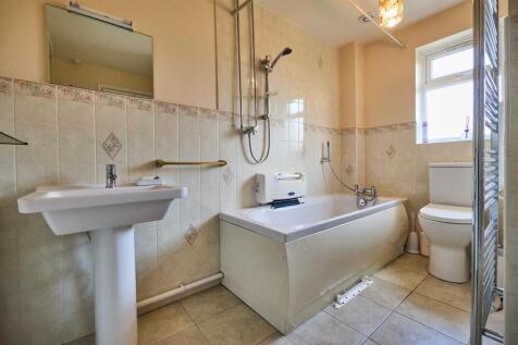 Rear Bathroom L Shaped