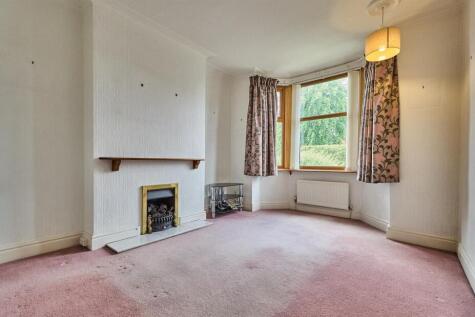 LOUNGE TO FRONT