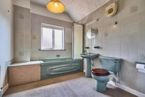 BATHROOM TO REAR