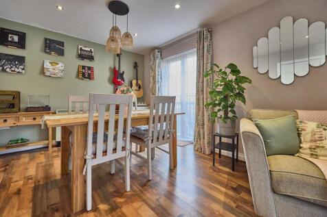 34 Weavers Court HK 6.jpg