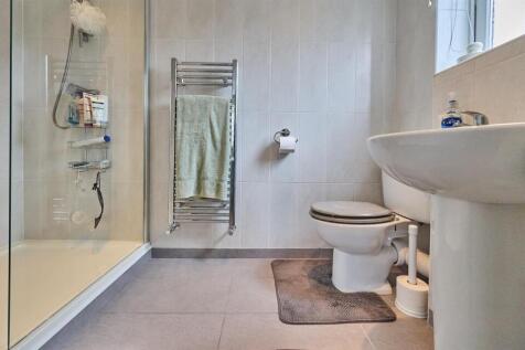 Refitted En-Suite Shower Room