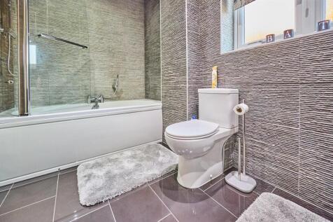 Re-Fitted Family Bathroom