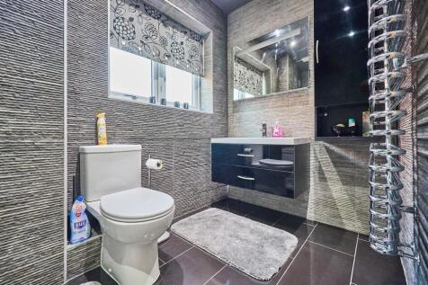 Re-Fitted Family Bathroom