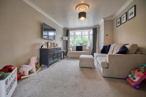LOUNGE TO FRONT