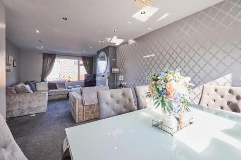Through Lounge/Dining Room