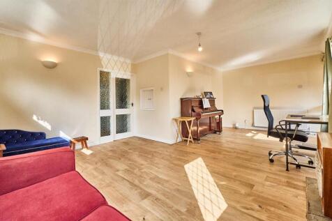 &#39;L&#39; SHAPED LOUNGE DINING ROOM TO FRONT