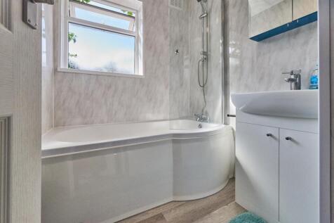 REFITTED BATHROOM TO SIDE