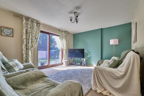 LOUNGE DINER TO REAR