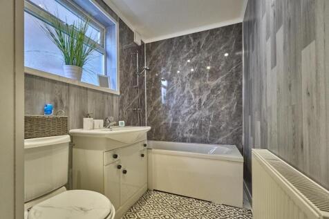Side Bathroom