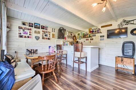 Log Cabin/Entertaining Room
