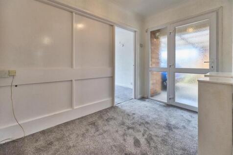 L Shaped Entrance Hallway