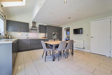 OPEN PLAN DINING/KITCHEN