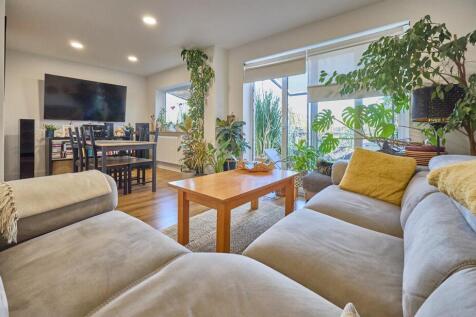 L Shaped Lounge/Dining Room to Rear