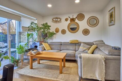 L Shaped Lounge/Dining Room to Rear