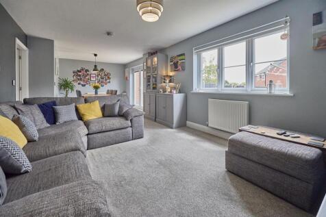 Lounge dining room to rear