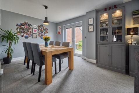 Lounge dining room to rear