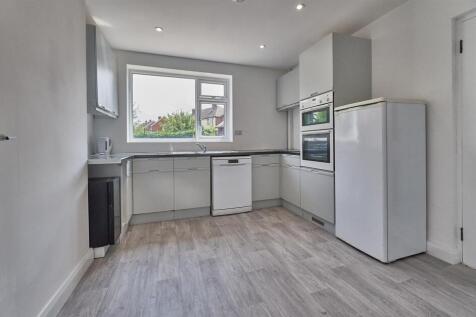 FITTED DINING KITCHEN TO REAR