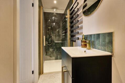 Refitted en suite shower room