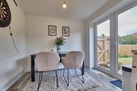 KITCHEN DINER TO REAR