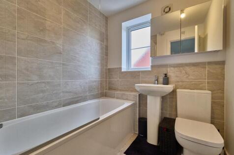 BATHROOM TO SIDE