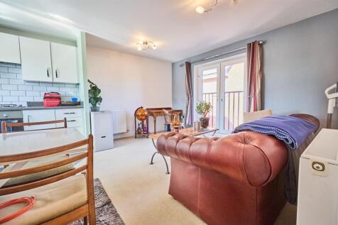 Lounge/Dining Area