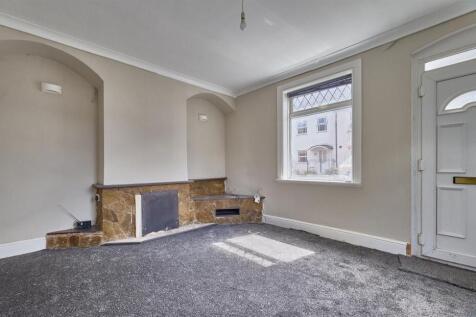 LOUNGE TO FRONT