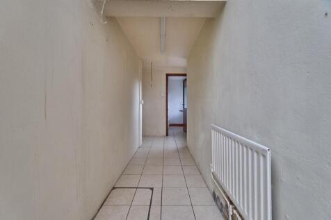 Side Lobby