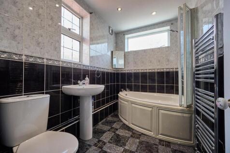 Bathroom to Rear