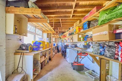 Garage/Workshop