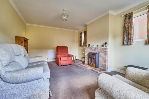 LOUNGE TO FRONT