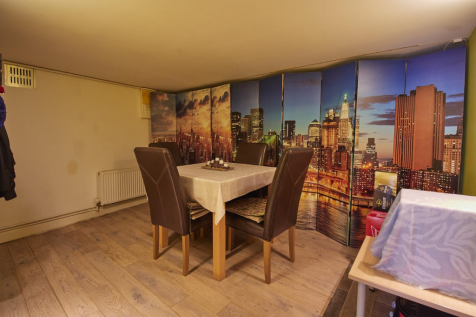 Family Room/ Dining room to front