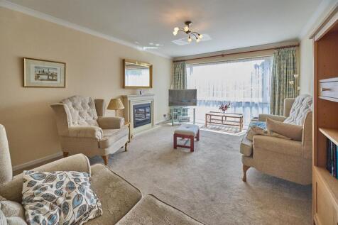 FRONT LOUNGE