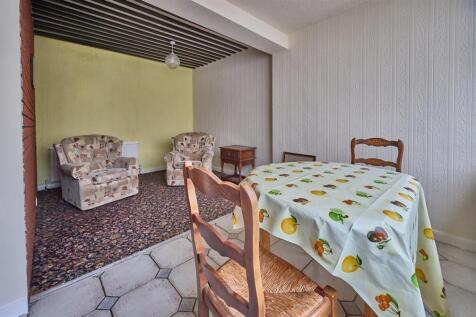 Living/Dining Area