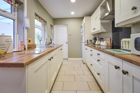 Refitted Kitchen to Rear