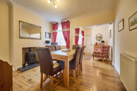 Open Plan Dining Room/Sitting Room (L-shaped)