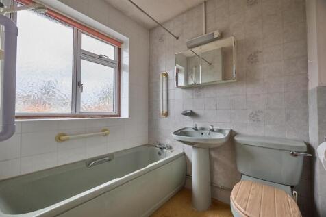Bathroom to Rear