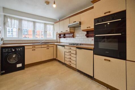 Fitted Dining Kitchen to Front