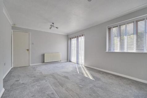 Lounge to Rear