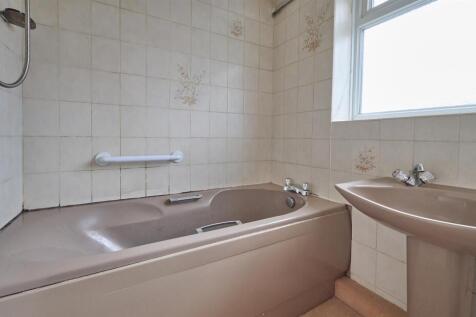 Bathroom to Rear
