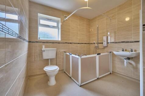 Wet Room to Rear