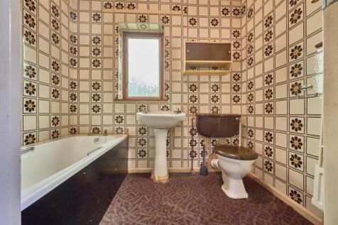 Bathroom to Rear