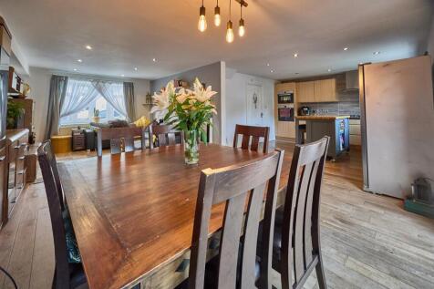L Shaped Open Plan Living/Dining/Kitchen