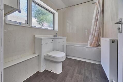 Bathroom to Rear