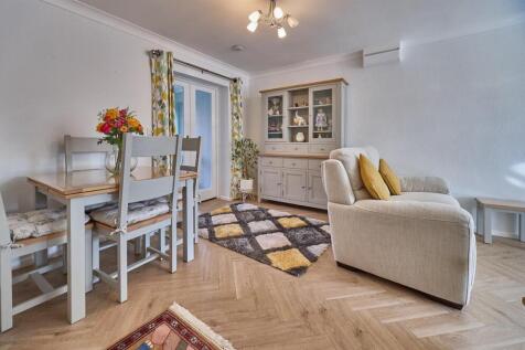 Dining Area to Rear