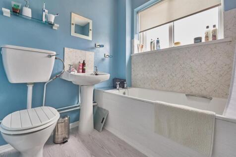 Bathroom to Rear