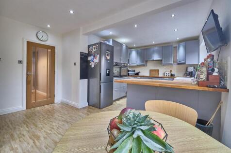 Refitted Open Plan Dining/Kitchen to Rear