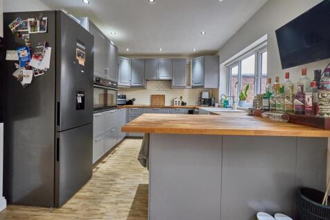 Refitted Open Plan Dining/Kitchen to Rear