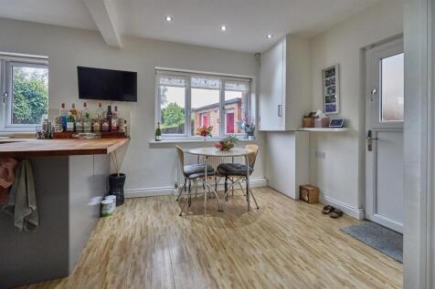 Refitted Open Plan Dining/Kitchen to Rear