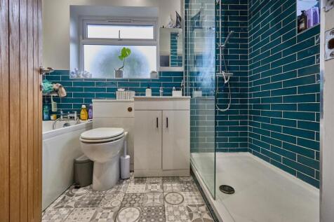 Bathroom to Rear